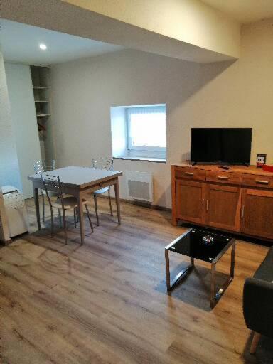 Joyeuse, Superbe Appartement D'Environs 30M2. Ngoại thất bức ảnh