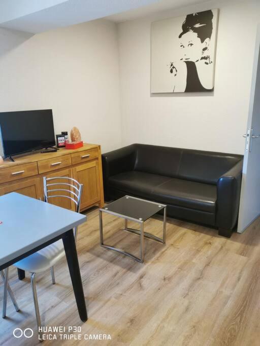Joyeuse, Superbe Appartement D'Environs 30M2. Ngoại thất bức ảnh